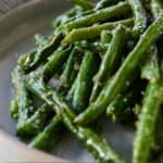 Pinterest graphic of a shallow plate containing air fryer green beans.