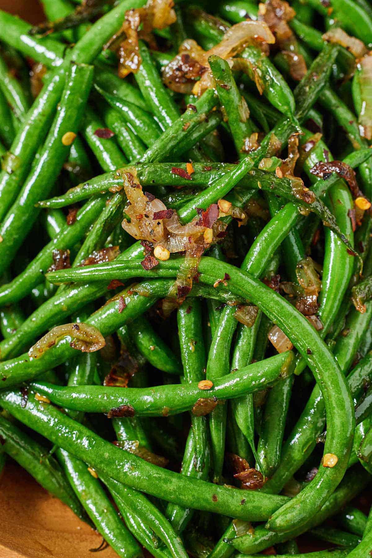 Close up of crispy shallot green beans.